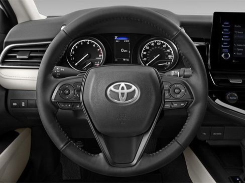 Used 2021 Toyota Camry SE image 8