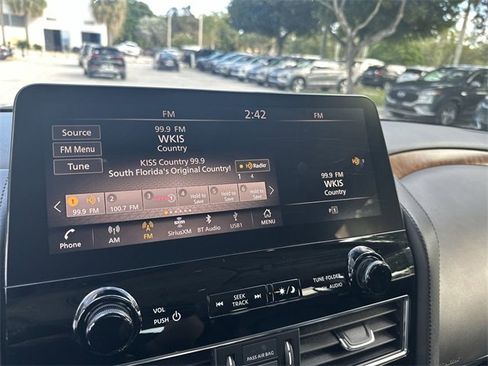 Used 2023 Nissan Armada SL w/ Captain's Chairs Package image 12