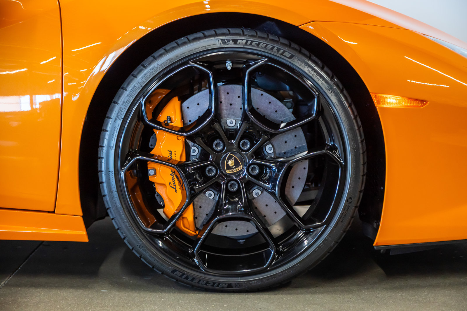 Used 2015 Lamborghini Huracan LP 610-4 AWD/4WD image 15