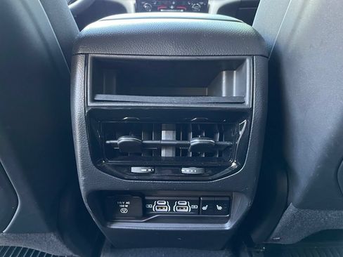 Used 2023 Jeep Grand Cherokee Limited w/ Black Appearance Package AWD/4WD image 30
