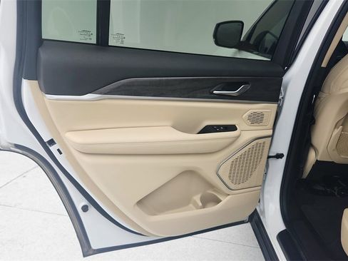 Used 2022 Jeep Grand Cherokee L Limited image 29