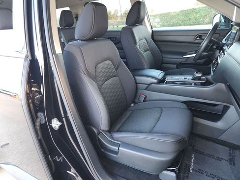 Certified 2024 Nissan Pathfinder SV image 16