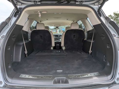 Used 2024 Buick Enclave Essence AWD/4WD image 32