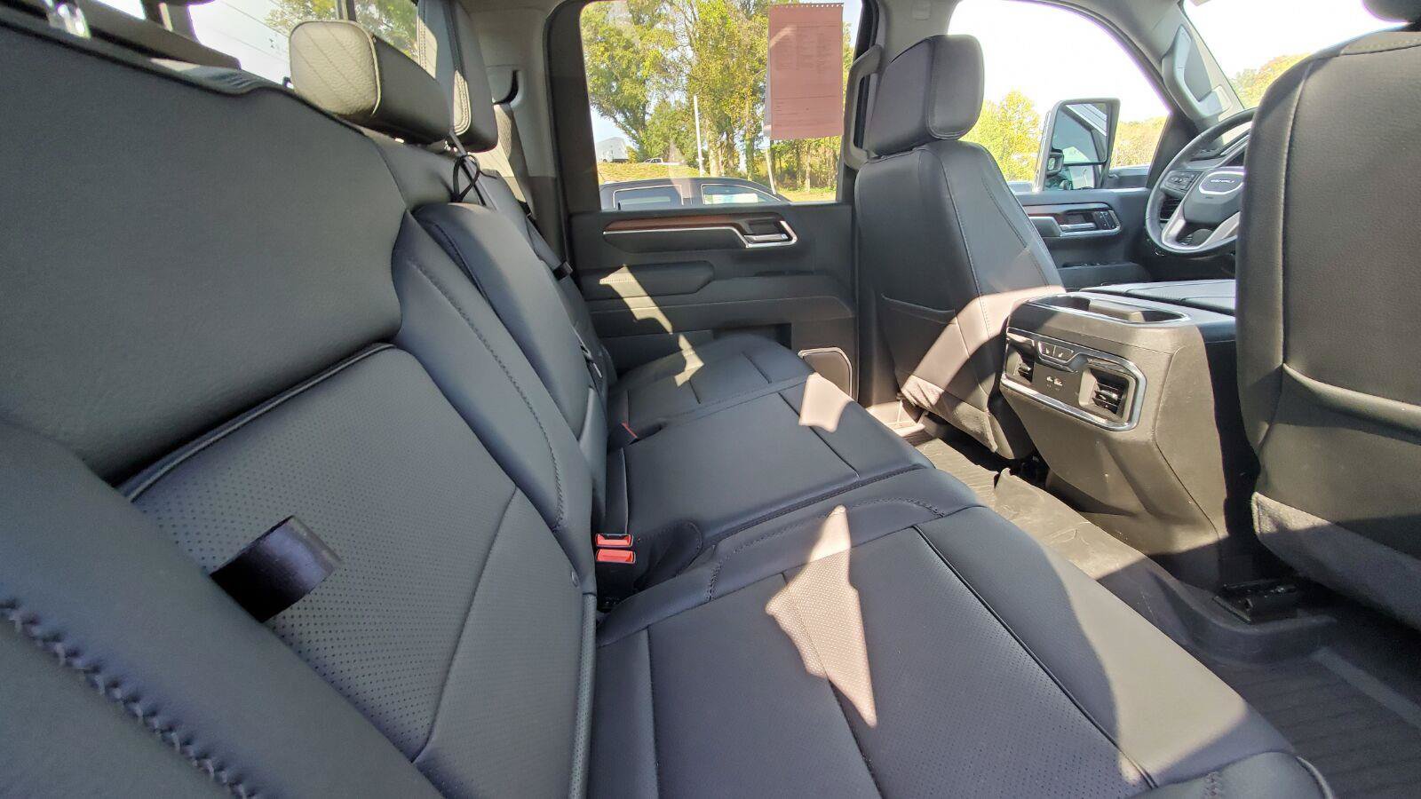 Used 2025 GMC Sierra 2500 Denali w/ Denali Reserve Package AWD/4WD image 6