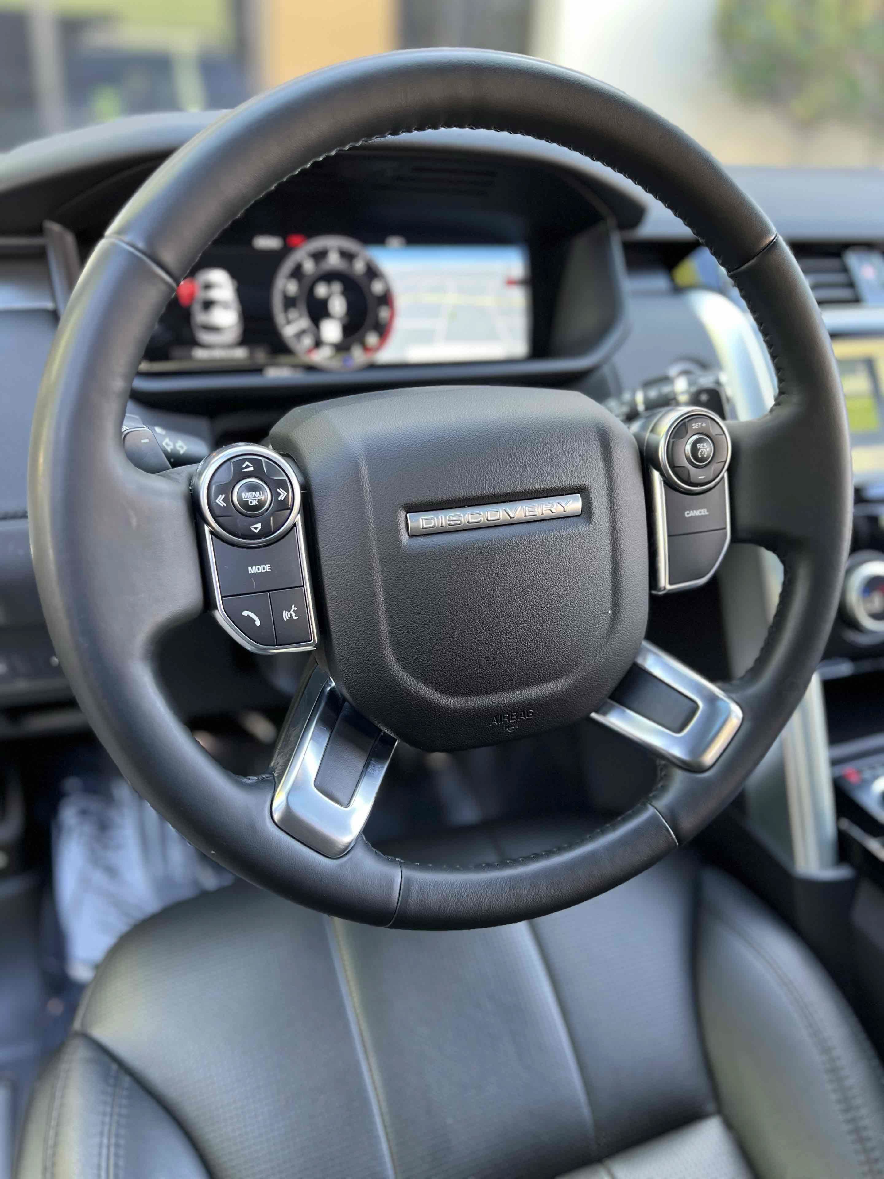 Used 2018 Land Rover Discovery HSE AWD/4WD image 39