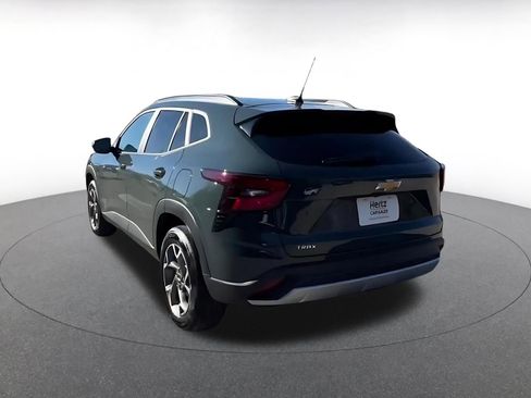 Used 2025 Chevrolet Trax LT image 11