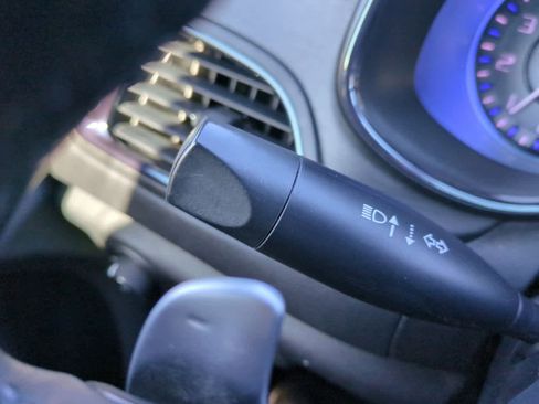 Used 2016 Chrysler 200 S image 28