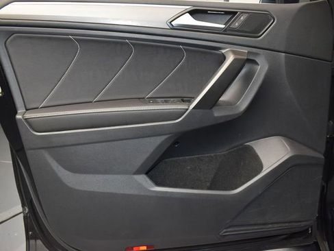 Used 2023 Volkswagen Tiguan SE R-Line image 18