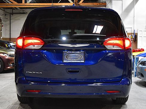 Used 2017 Chrysler Pacifica Touring FWD image 5