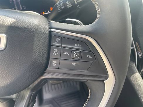 Used 2023 Jeep Grand Cherokee Altitude AWD/4WD image 30