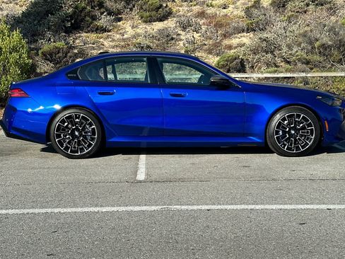 Used 2025 BMW M5 w/ Carbon Package image 6