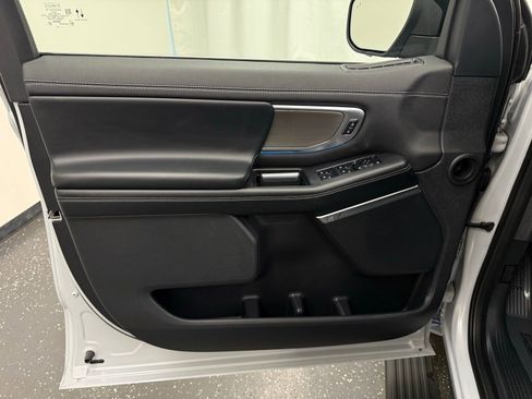 Used 2025 Ford Expedition Platinum image 9