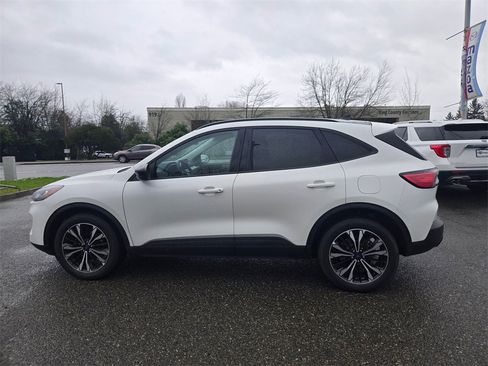 Used 2022 Ford Escape SE w/ SE Sport Appearance Package image 8