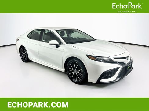 Used 2024 Toyota Camry SE FWD image 1