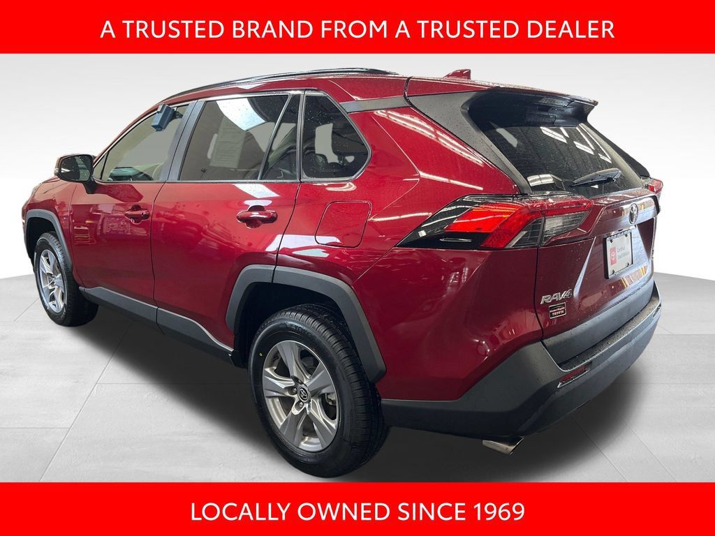 Certified 2022 Toyota RAV4 XLE w/ XLE Grade Weather Package AWD/4WD image 4