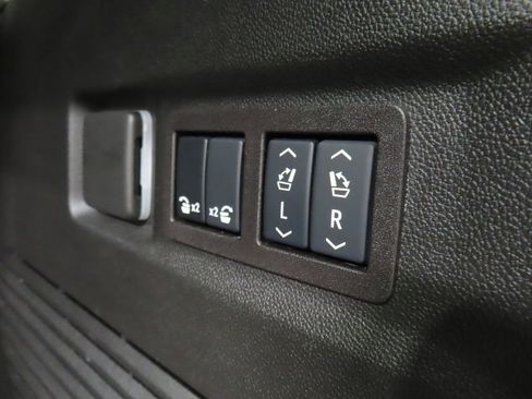 Used 2025 GMC Yukon AT4 w/ LPO, Get Active Package AWD/4WD image 47