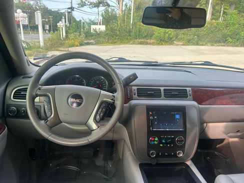 Used 2010 GMC Yukon SLT w/ SLT-2 Equipment Package AWD/4WD image 28