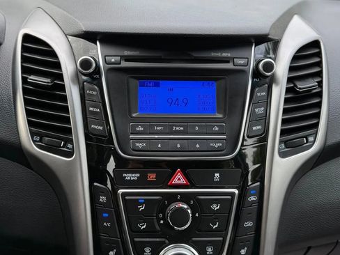 Used 2015 Hyundai Elantra GT image 11