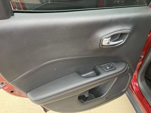 Certified 2021 Jeep Compass Latitude image 18