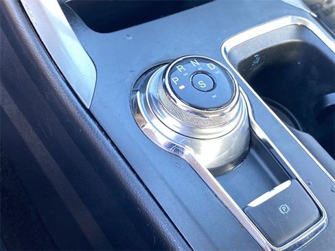 Used 2018 Ford Fusion SE w/ Fusion SE Technology Package image 17