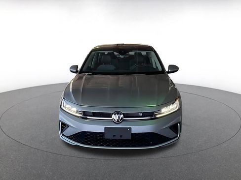 Used 2025 Volkswagen Jetta SE image 11