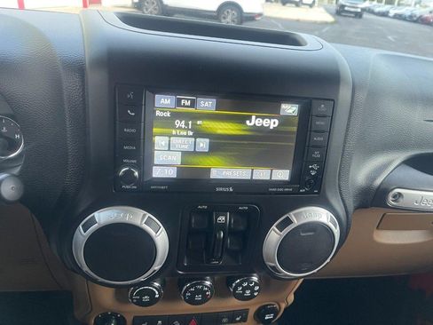 Used 2014 Jeep Wrangler Unlimited Sahara w/ Connectivity Group AWD/4WD image 24