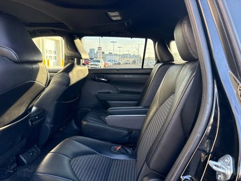 Used 2021 Toyota Highlander XSE AWD/4WD image 7