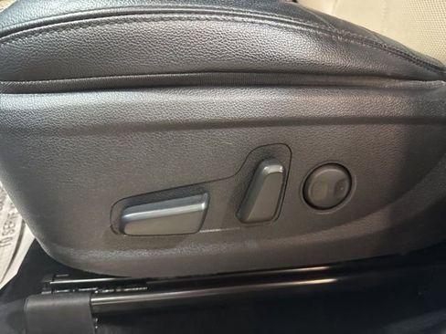 Used 2019 Hyundai Santa Fe Limited image 11