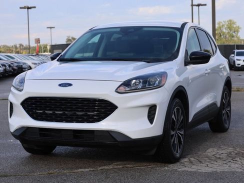 Used 2021 Ford Escape SE w/ SE Sport Appearance Package image 6