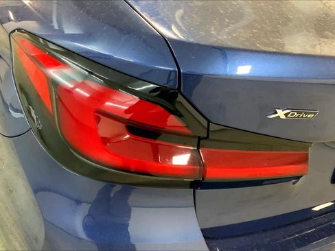 Certified 2023 BMW 530e xDrive w/ Premium Package image 28