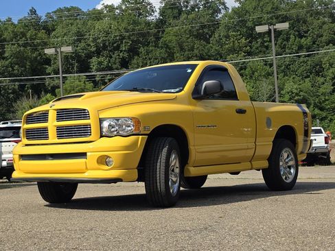 Used 2005 Dodge Ram 1500 Truck SLT w/ Rumblebee Group AWD/4WD image 14