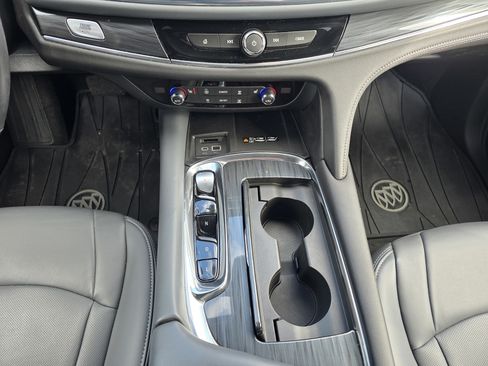 Used 2023 Buick Enclave Essence image 18