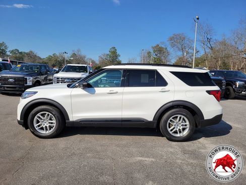 New 2026 Ford Explorer Active w/ Active Comfort Package RWD image 3