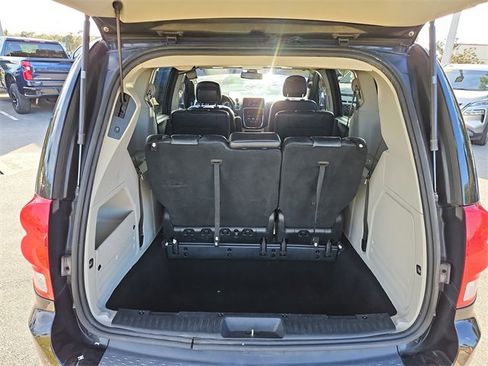 Used 2018 Dodge Grand Caravan SXT image 7