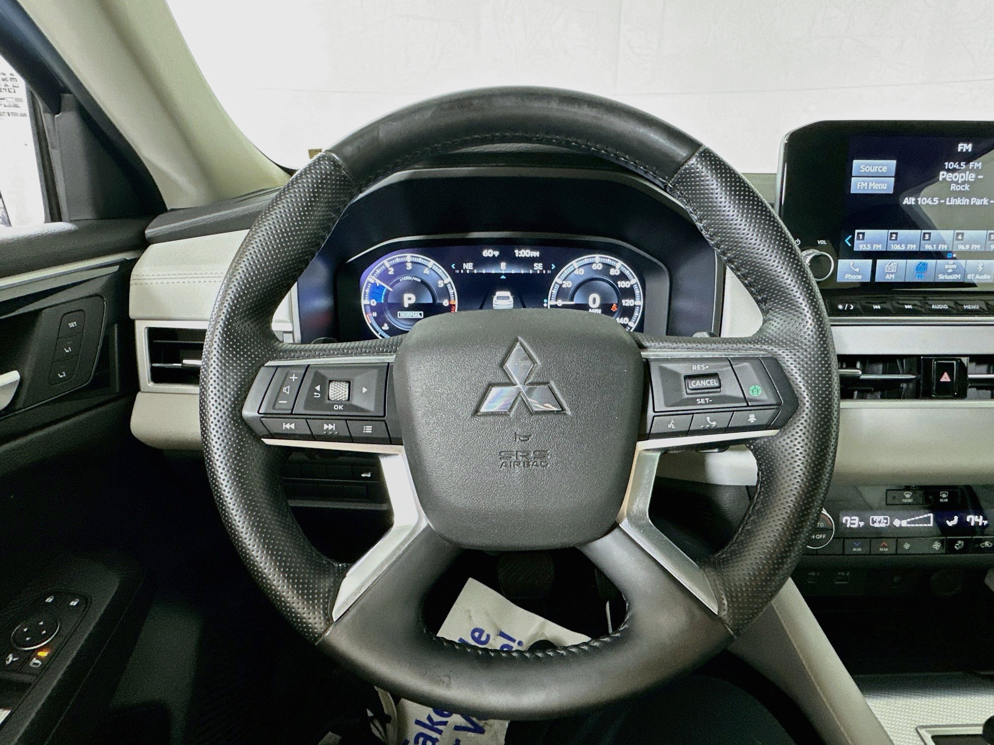 Used 2024 Mitsubishi Outlander SEL AWD/4WD image 11