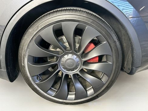 Used 2024 Tesla Model Y Performance AWD/4WD image 11