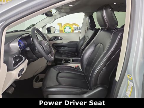 Certified 2024 Chrysler Pacifica Touring-L FWD image 12