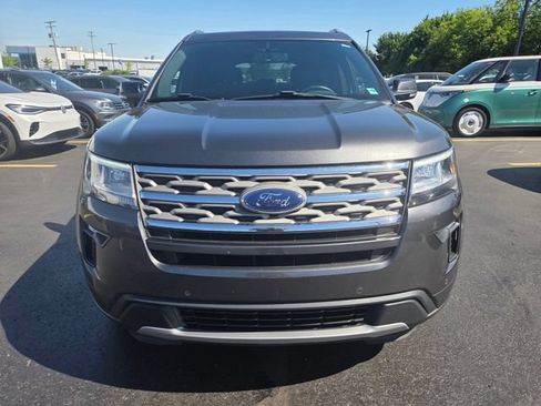Used 2018 Ford Explorer XLT w/ Equipment Group 201A FWD image 2