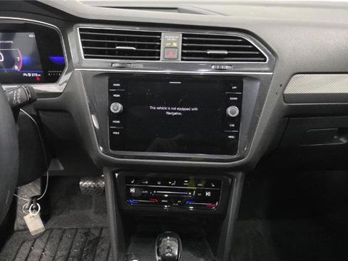 Used 2022 Volkswagen Tiguan SE image 8