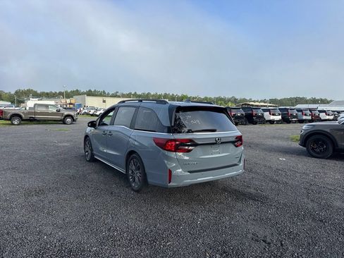 Used 2025 Honda Odyssey Touring image 3
