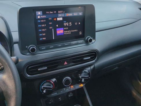Used 2023 Hyundai Kona SE image 26