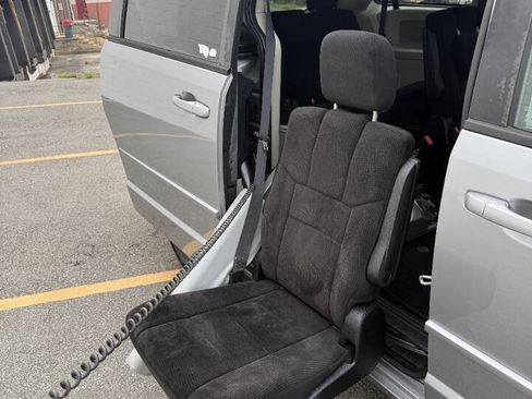 Used 2013 Dodge Grand Caravan SE FWD image 15