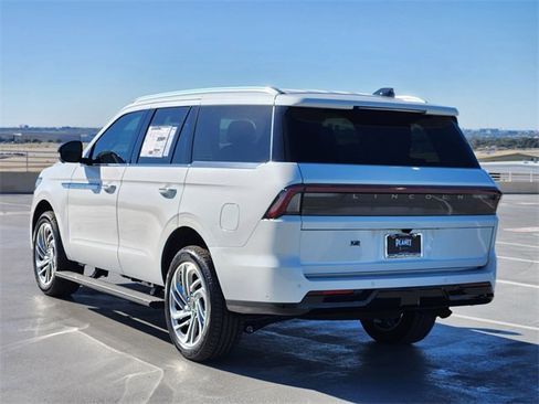 New 2025 Lincoln Navigator Reserve image 5