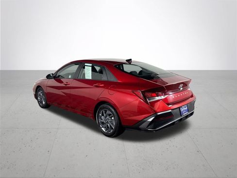 Used 2024 Hyundai Elantra SEL FWD image 8