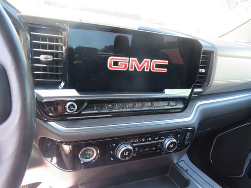 Used 2022 GMC Sierra 1500 SLT w/ SLT Convenience Package image 11