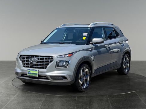 Used 2022 Hyundai Venue SEL FWD image 3