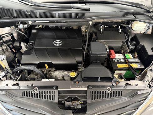 Used 2011 Toyota Sienna LE FWD image 21