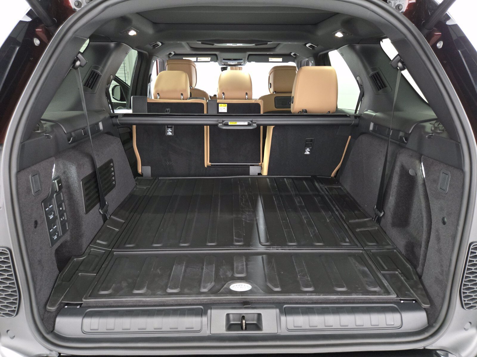 New 2026 Land Rover Discovery Limited Edition AWD/4WD image 15