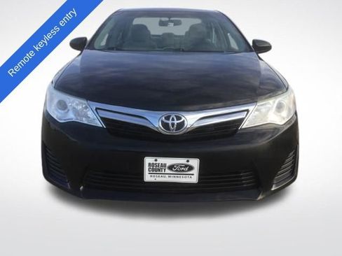 Used 2012 Toyota Camry LE image 2