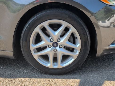 Used 2016 Ford Fusion SE FWD image 23